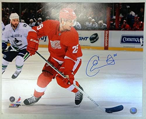 Corey Emmerton חתימה על חתימה של דטרויט כנפיים אדומות 16x20 צילום - תמונות NHL עם חתימה